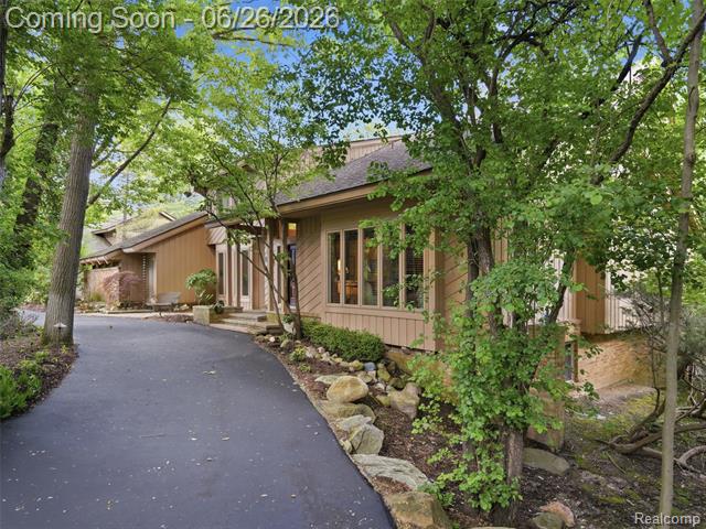 Builiding view one for 4751 Rolling Ridge, West Bloomfield, MI. 48323