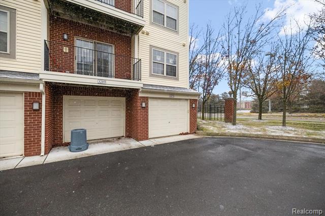 Builiding view eight for 3293 Newbury, Troy, MI. 48084