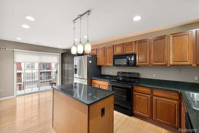 Builiding view eighteen for 3293 Newbury, Troy, MI. 48084