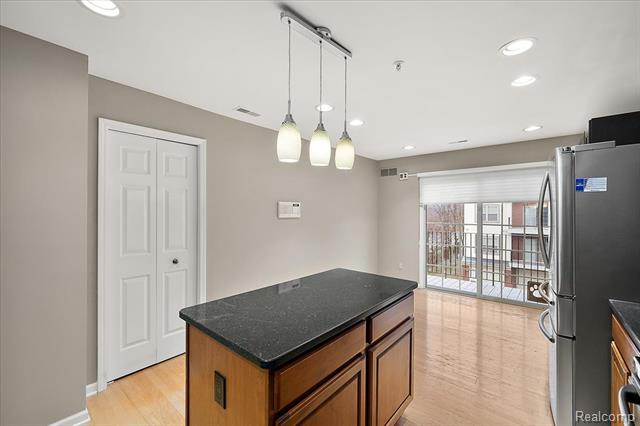 Builiding view nineteen for 3293 Newbury, Troy, MI. 48084