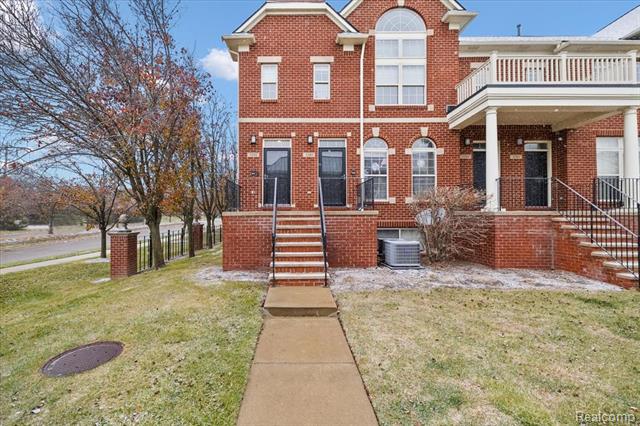 Builiding view one for 3293 Newbury, Troy, MI. 48084