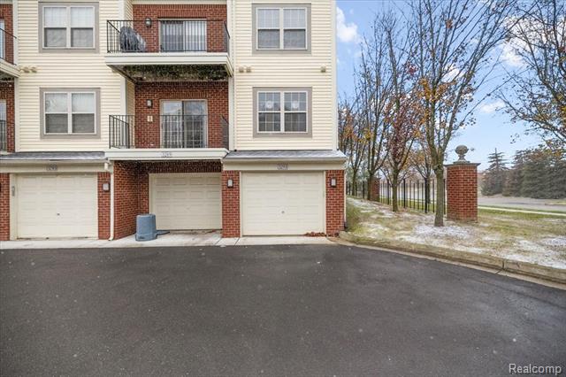 Builiding view seven for 3293 Newbury, Troy, MI. 48084