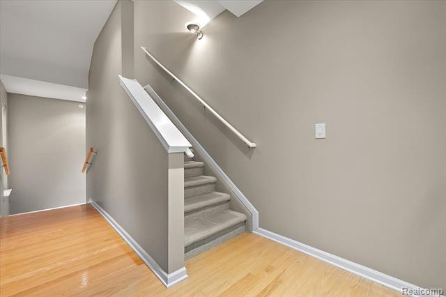 Builiding view ten for 3293 Newbury, Troy, MI. 48084