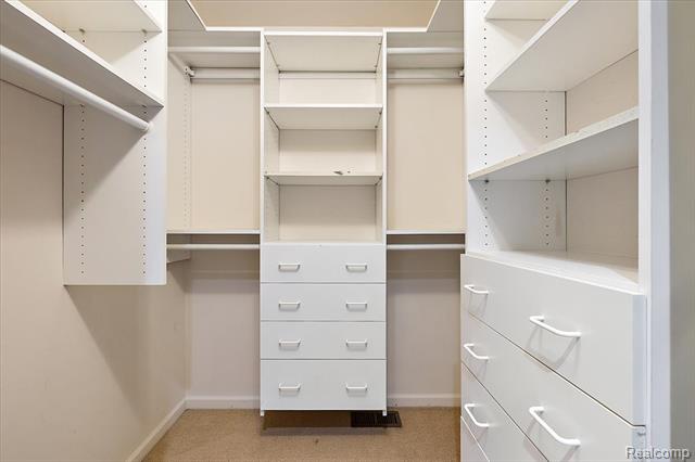 Builiding view thirty eight for 3293 Newbury, Troy, MI. 48084