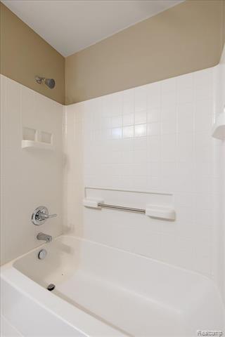 Builiding view thirty seven for 3293 Newbury, Troy, MI. 48084