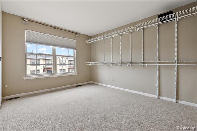 Builiding view thirty three for 3293 Newbury, Troy, MI. 48084