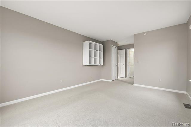 Builiding view twenty eight for 3293 Newbury, Troy, MI. 48084