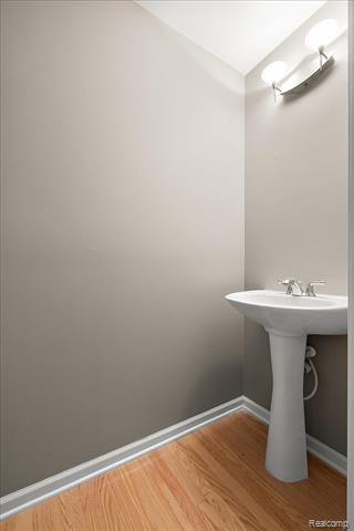 Builiding view twenty four for 3293 Newbury, Troy, MI. 48084