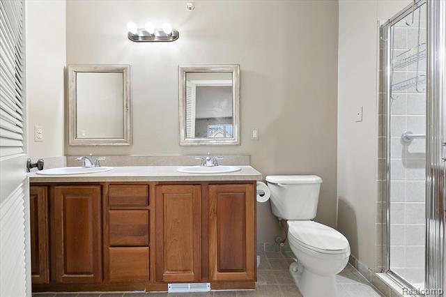 Builiding view twenty nine for 3293 Newbury, Troy, MI. 48084