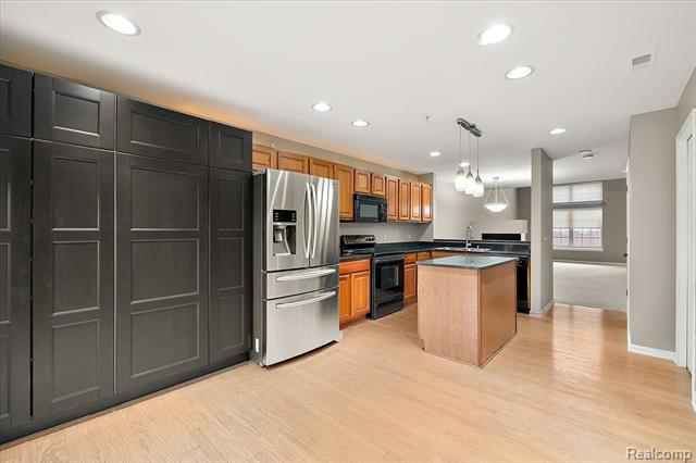 Builiding view twenty one for 3293 Newbury, Troy, MI. 48084