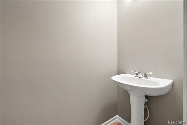 Builiding view twenty three for 3293 Newbury, Troy, MI. 48084