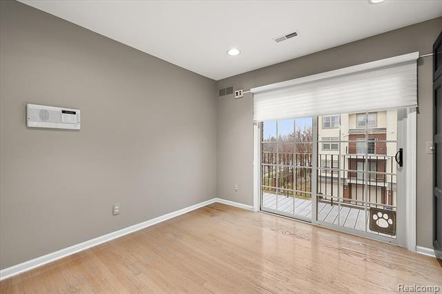 Builiding view twenty for 3293 Newbury, Troy, MI. 48084