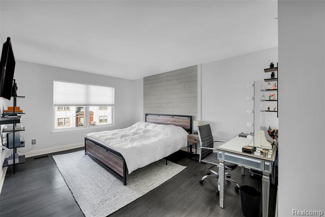 Builiding view eight for 3285 Newbury, Troy, MI. 48084