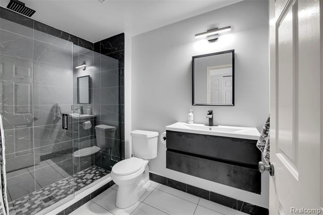 Builiding view fifteen for 3285 Newbury, Troy, MI. 48084