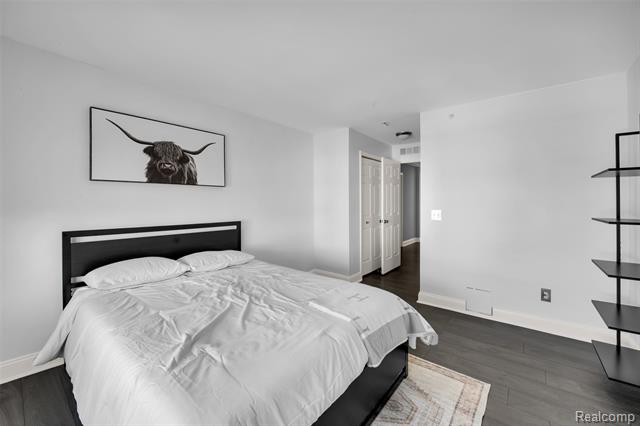 Builiding view fourteen for 3285 Newbury, Troy, MI. 48084