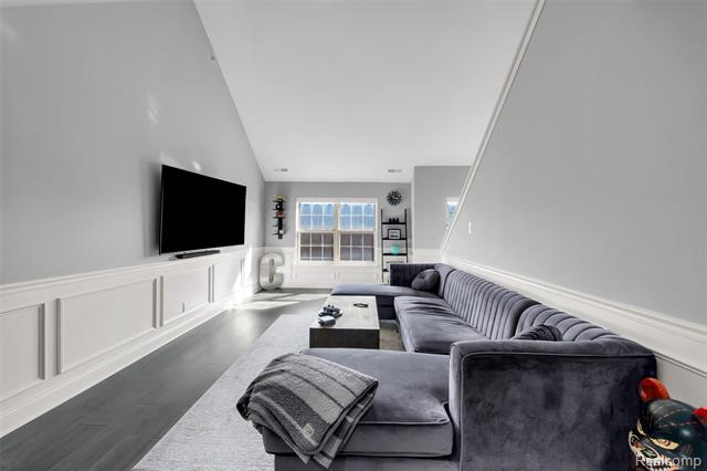 Builiding view six for 3285 Newbury, Troy, MI. 48084