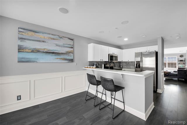 Builiding view three for 3285 Newbury, Troy, MI. 48084