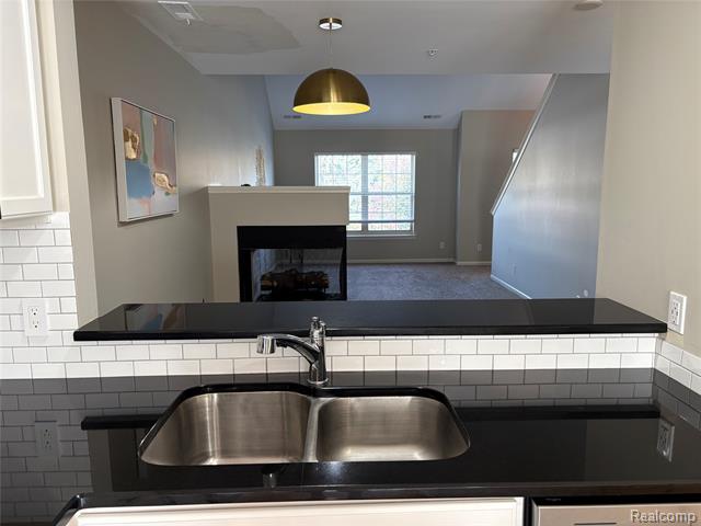 Builiding view eighteen for 3178 Camden, Troy, MI. 48084