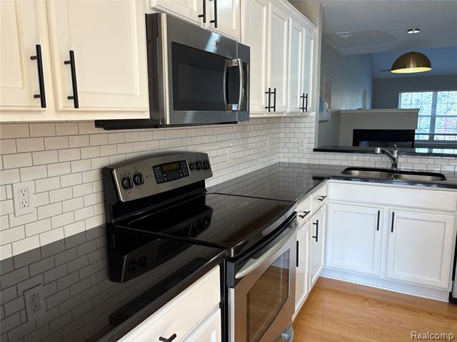 Builiding view fourteen for 3178 Camden, Troy, MI. 48084