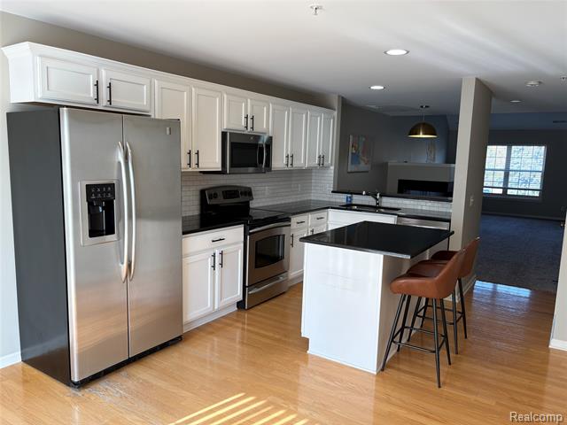 Builiding view thirteen for 3178 Camden, Troy, MI. 48084