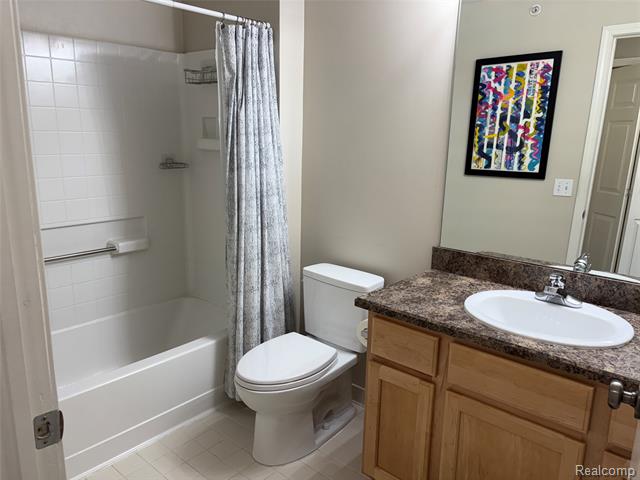 Builiding view thirty two for 3178 Camden, Troy, MI. 48084