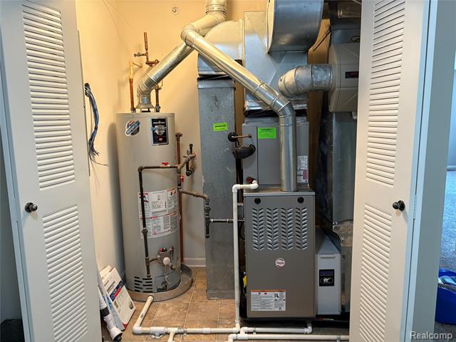 Builiding view twenty five for 3178 Camden, Troy, MI. 48084