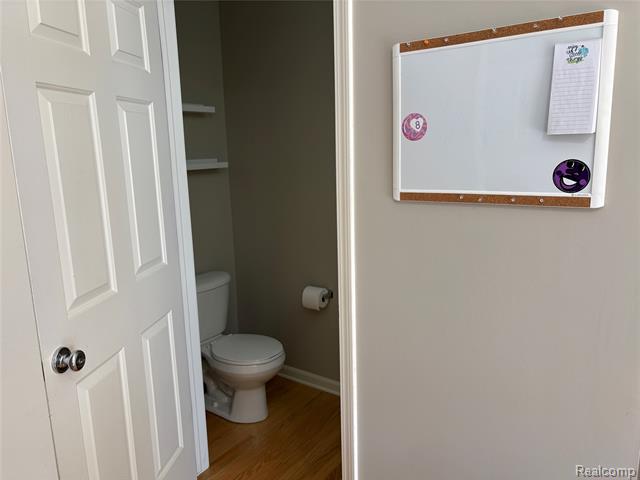 Builiding view twenty for 3178 Camden, Troy, MI. 48084