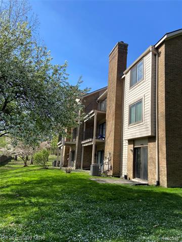 Builiding view five for 6463 Maple Hills, Bloomfield Hills, MI. 48301