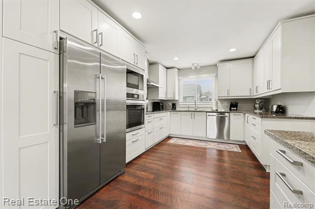 Builiding view thirteen for 6463 Maple Hills, Bloomfield Hills, MI. 48301