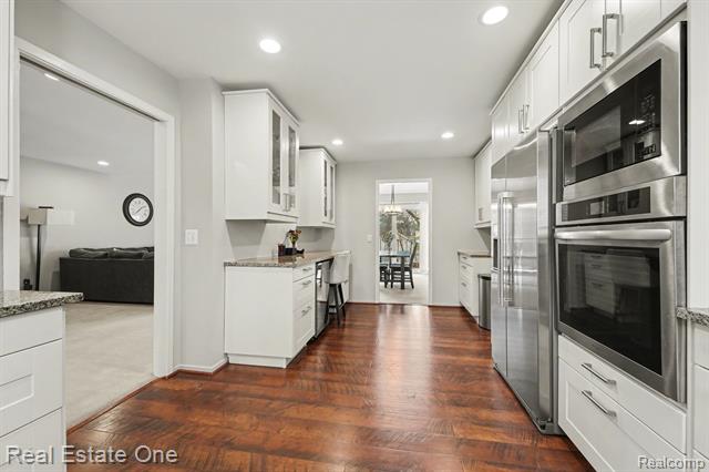 Builiding view twelve for 6463 Maple Hills, Bloomfield Hills, MI. 48301