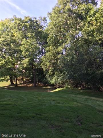 Builiding view two for 6463 Maple Hills, Bloomfield Hills, MI. 48301