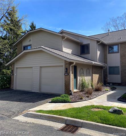 front view for 6463 Maple Hills Dr, Bloomfield Hills, Mi. 48301