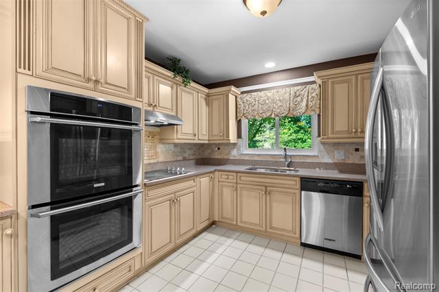 Builiding view fourteen for 6471 Maple Hills, Bloomfield Hills, MI. 48301