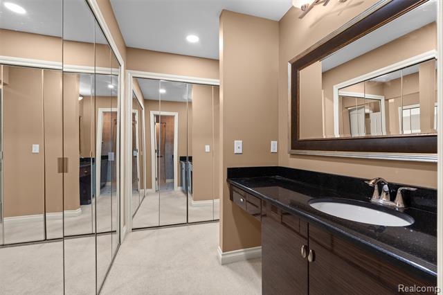 Builiding view nineteen for 6471 Maple Hills, Bloomfield Hills, MI. 48301