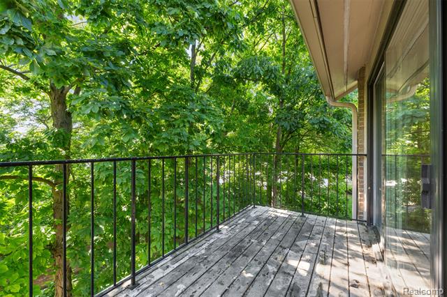 Builiding view ten for 6471 Maple Hills, Bloomfield Hills, MI. 48301