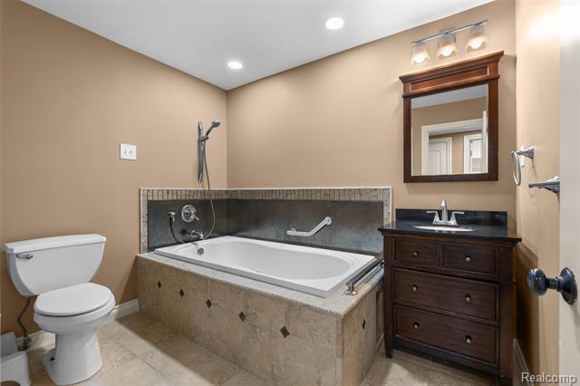 Builiding view twenty six for 6471 Maple Hills, Bloomfield Hills, MI. 48301