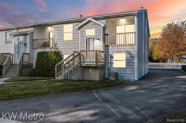 front view for 1563 N Bywood Ave, Clawson, Mi. 48017