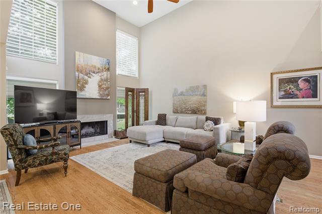 Builiding view eight for 6011 Simsbury, West Bloomfield, MI. 48322