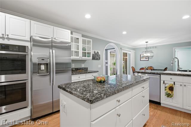Builiding view fourteen for 6011 Simsbury, West Bloomfield, MI. 48322