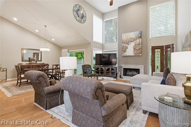 Builiding view six for 6011 Simsbury, West Bloomfield, MI. 48322