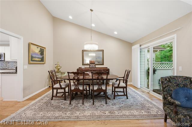 Builiding view ten for 6011 Simsbury, West Bloomfield, MI. 48322