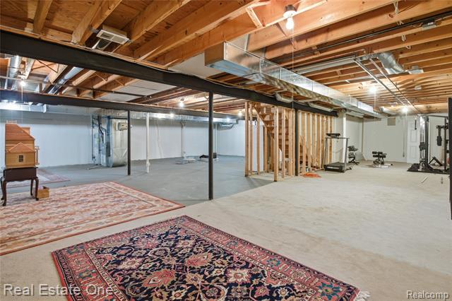 Builiding view thirty five for 6011 Simsbury, West Bloomfield, MI. 48322
