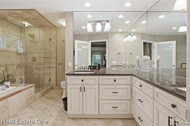 Builiding view twenty seven for 6011 Simsbury, West Bloomfield, MI. 48322