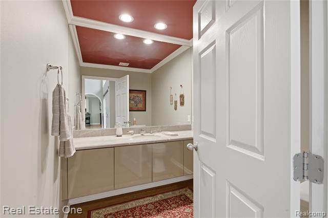 Builiding view twenty three for 6011 Simsbury, West Bloomfield, MI. 48322