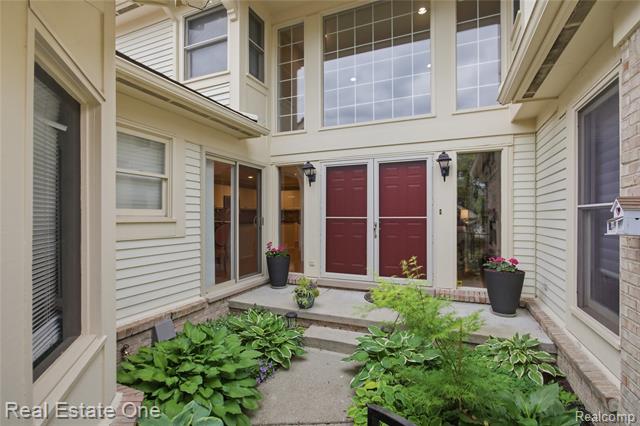 Builiding view two for 6011 Simsbury, West Bloomfield, MI. 48322