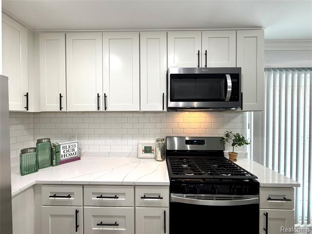 Builiding view nine for 2028 Wickham, Royal Oak, MI. 48073