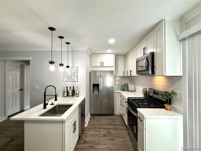 Builiding view seven for 2028 Wickham, Royal Oak, MI. 48073