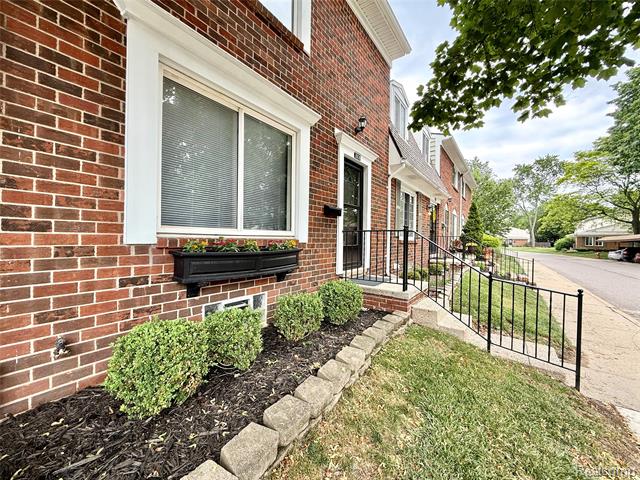 Builiding view thirty seven for 2028 Wickham, Royal Oak, MI. 48073