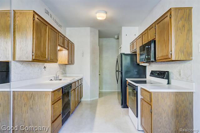 Builiding view eight for 7354 Birkshire, West Bloomfield, MI. 48322