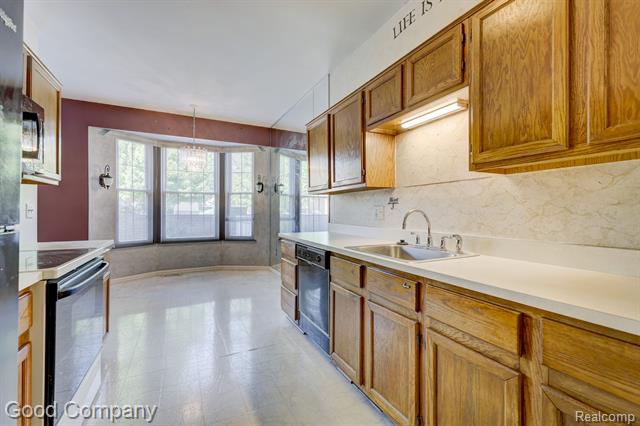Builiding view nine for 7354 Birkshire, West Bloomfield, MI. 48322